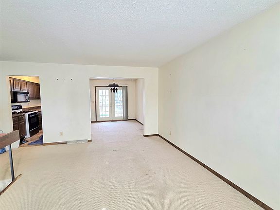 4th image of 5389 Westgate Dr