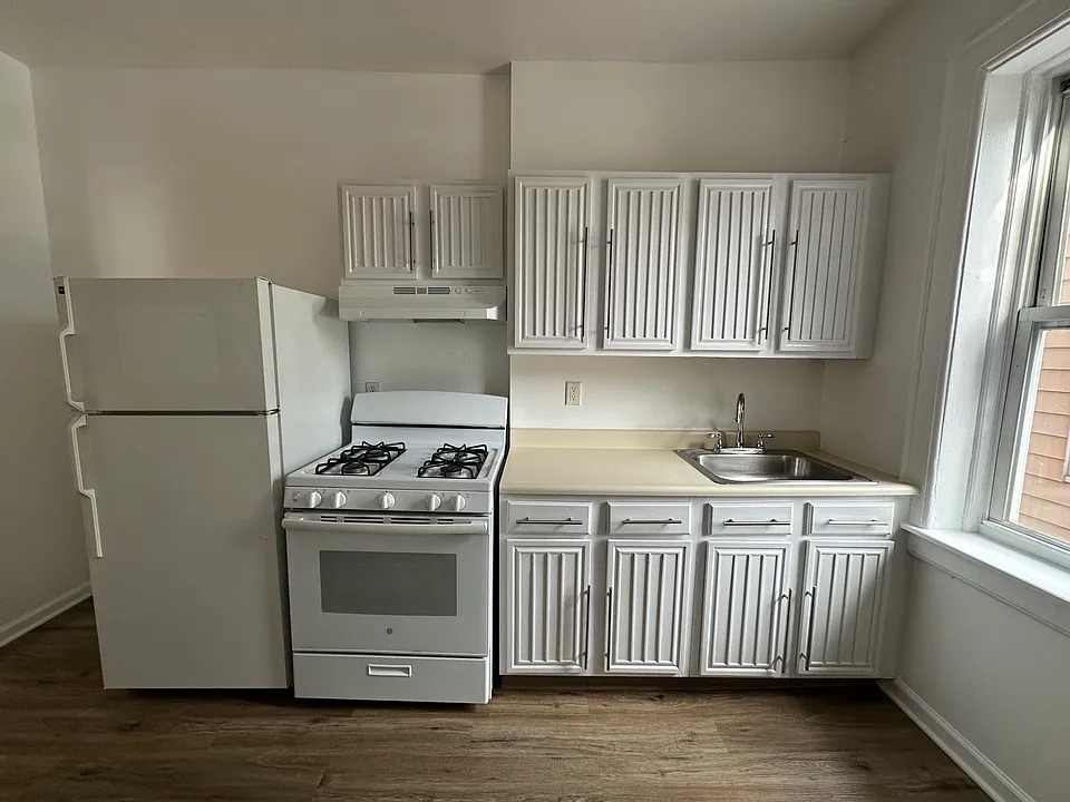 Eat-In-Kitchen