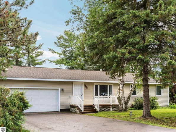 3039 Marmac Ave, Traverse City, MI 49684