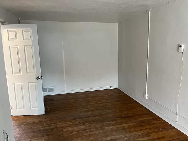 2 story 2 Bed / 2 Bath Charming Dowtown Cottage - Just-Renovated — Photo 23