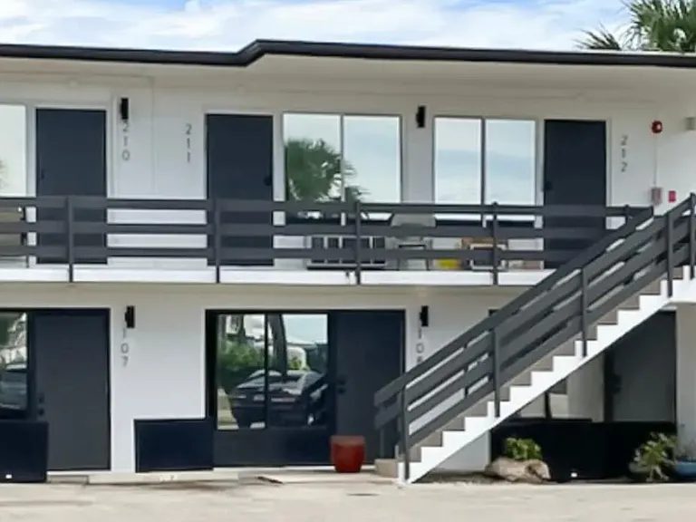 360 Capri Blvd — Photo 2