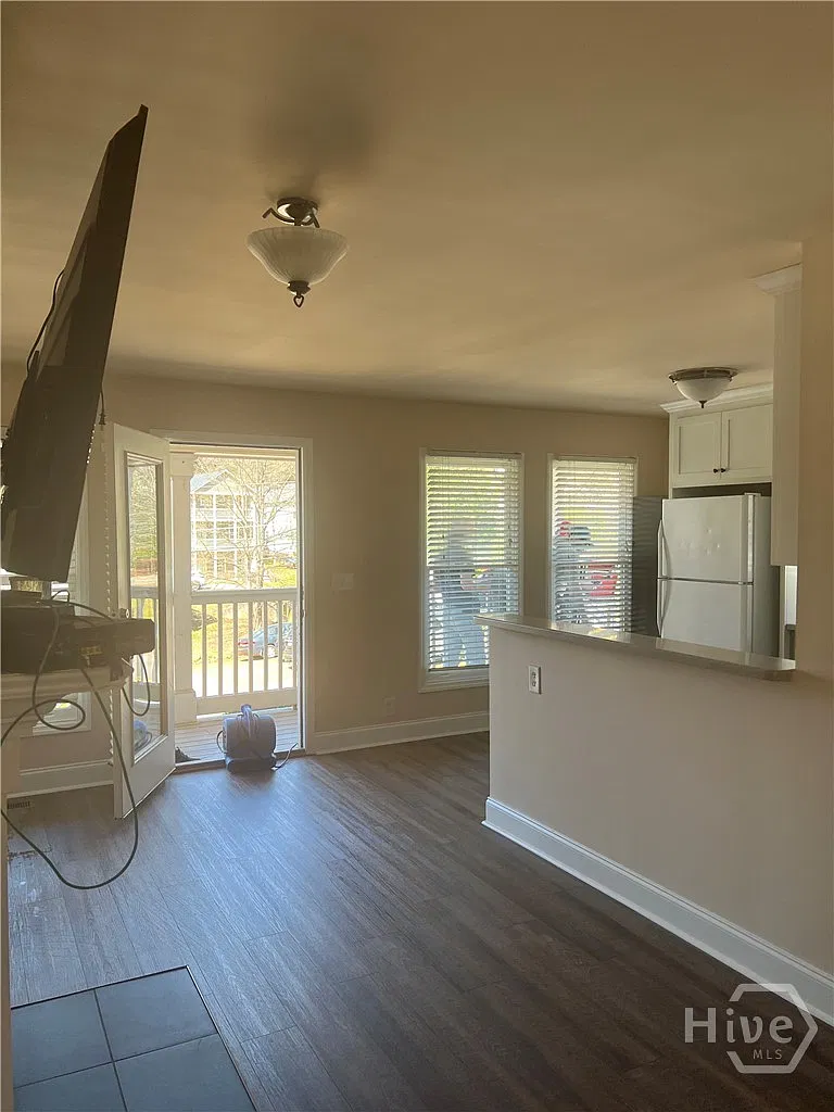 4 bed, 2.5 bath, 1500 sqft, $2,100 — Photo 3