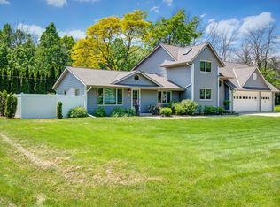 1633 W Eleanor Pl, Mequon, WI 53092