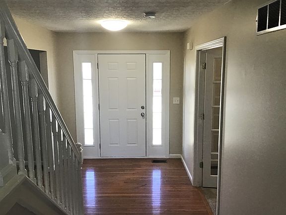 3rd image of 3018 Danbury Dr