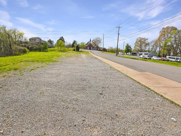 1 Church St, Dover, TN 37058