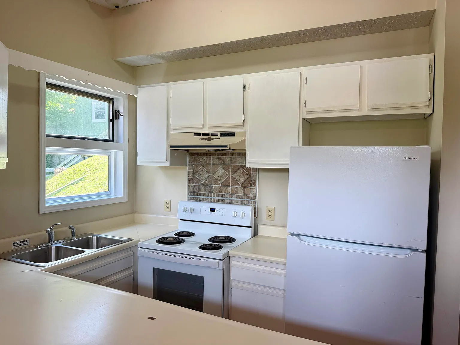 2 bed, 1.0 bath, 900 sqft, $900 — Photo 4