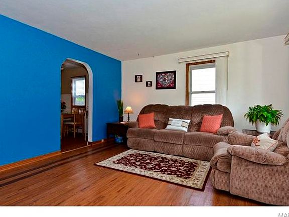 3rd image of 9522 Theodosia Ave
