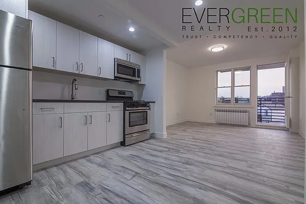 Rented by Evergreen Apartments BK | media 16