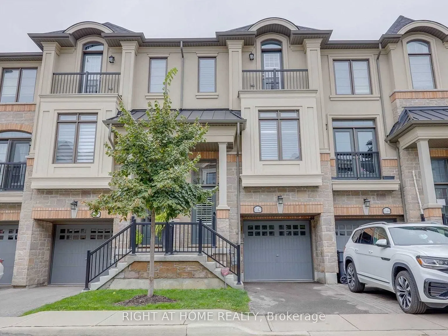 4 bed, $3,950 — Photo 1