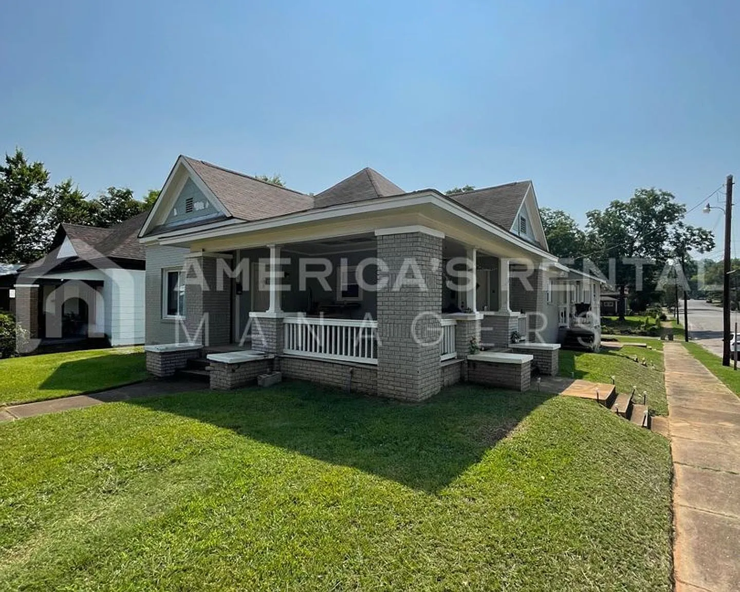 1701 Berkley Avenue — Photo 1