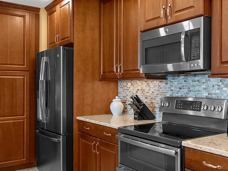 395 Aruba Cir #401 — Photo 10