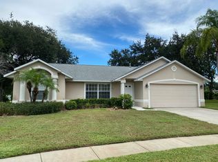 414 Lake Victoria Cir, Melbourne, FL 32940