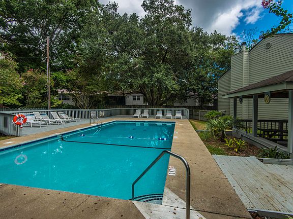 2nd image of 1121 Village Creek Ln APT 4