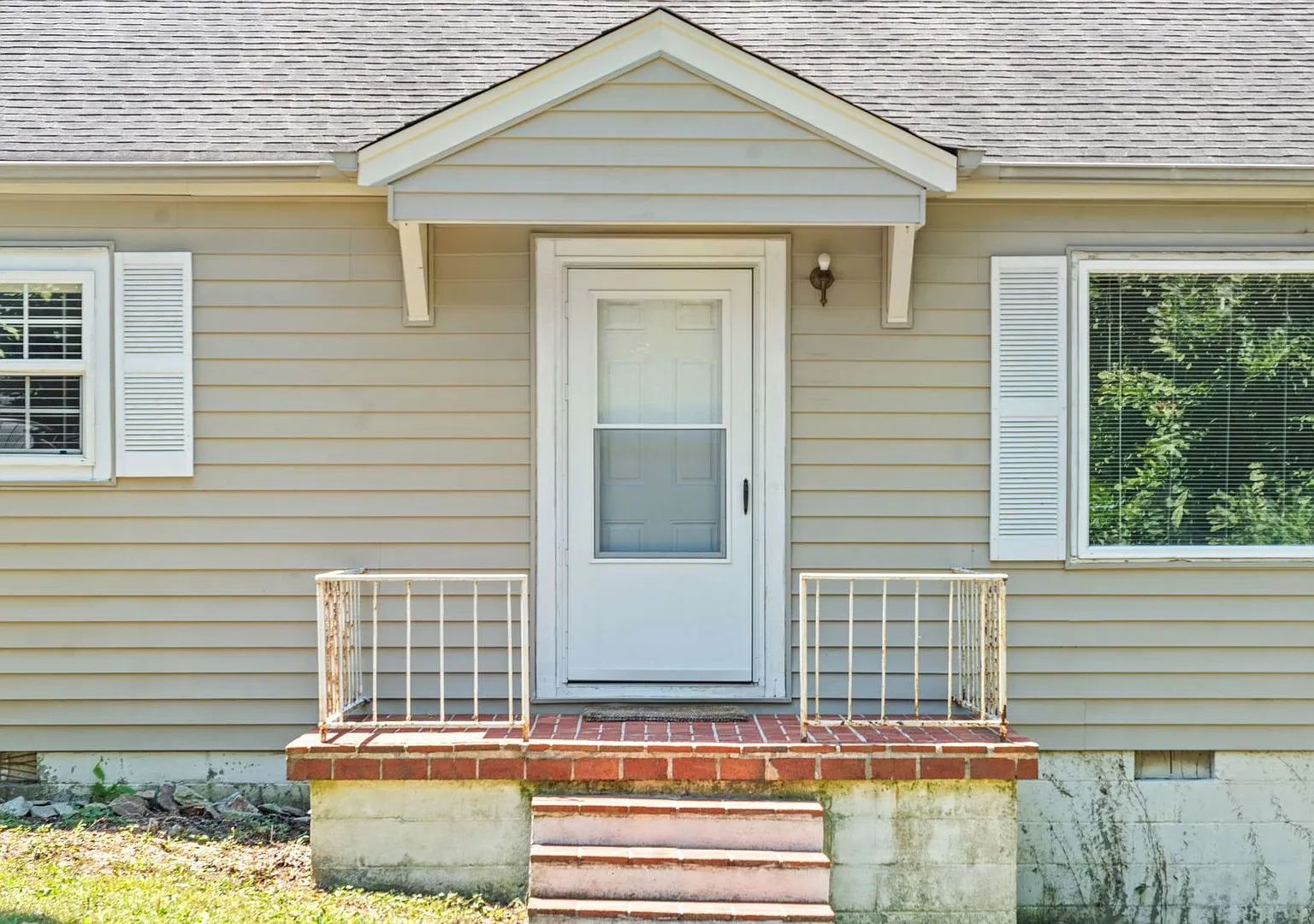 2 Bedroom 1 Bath Home For Rent Near Cumberland Drive! — Photo 4
