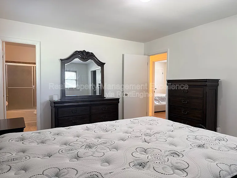 120 E Rowan St — Photo 25