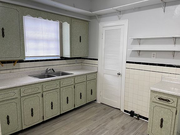 2nd image of 1008 E Columbus Dr #A