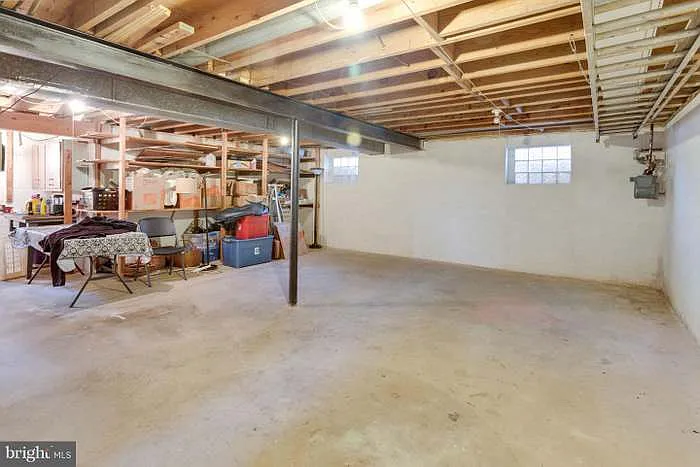 9715 Laurel St — Photo 13