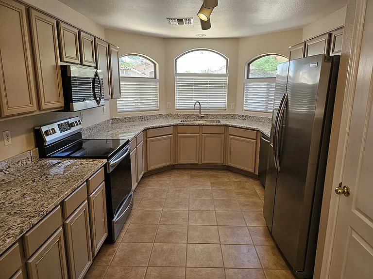 2329 W Gambit Trl — Photo 2