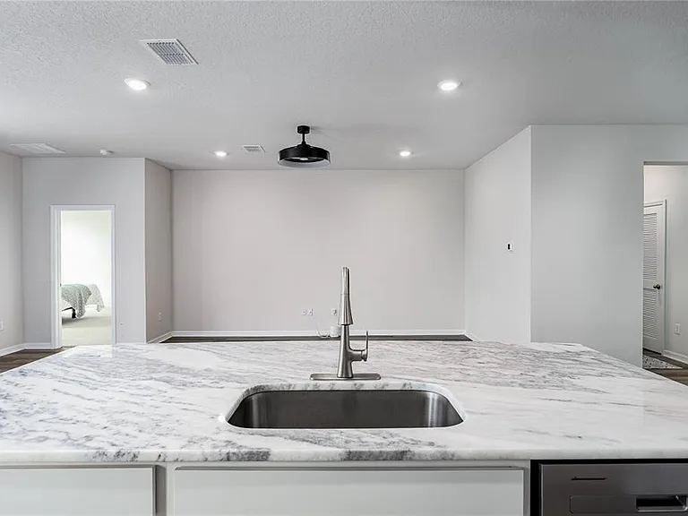 10622 Eustis Dr — Photo 7