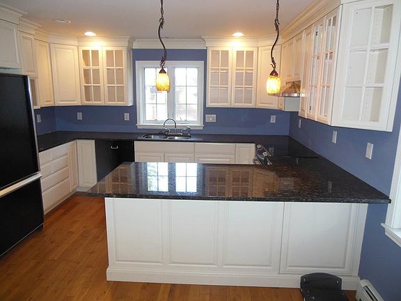 4th image of 665 Essex Ave #A