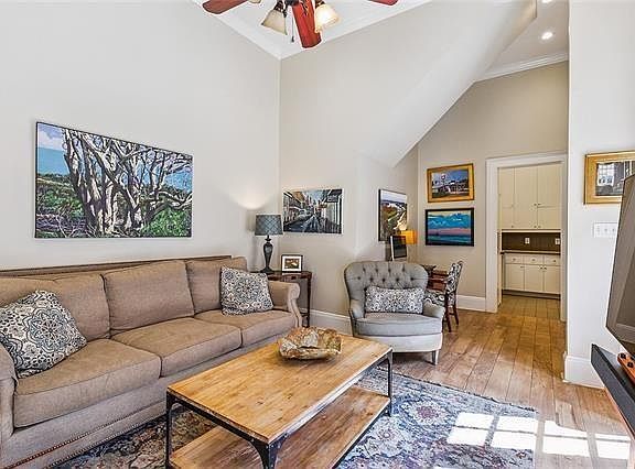 4th image of 741 Esplanade Ave APT 5