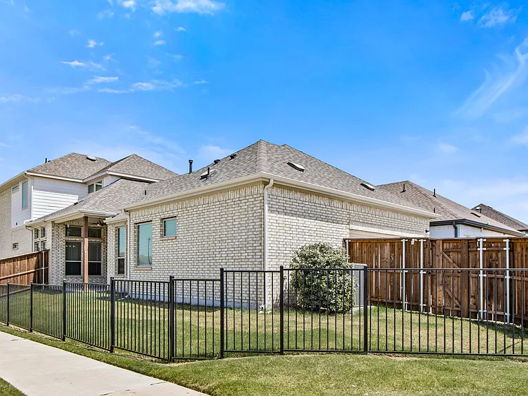 1413 Buckeye Trl — Photo 34