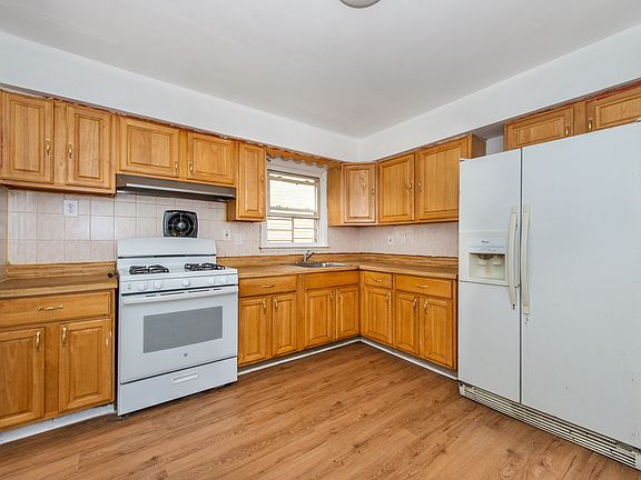 2nd image of 18-20 Norwood Ave #1