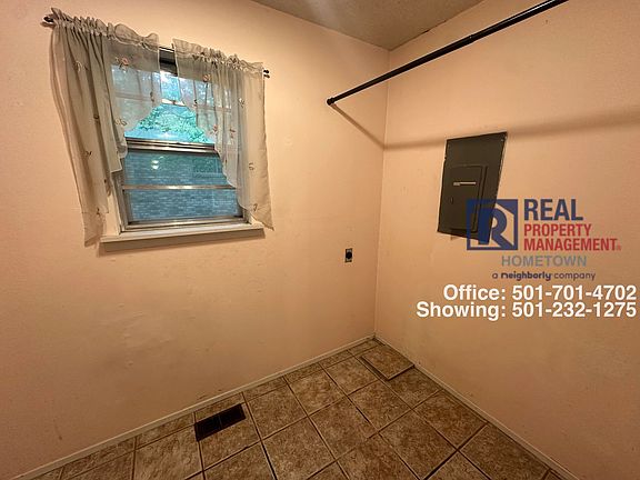 5th image of 110 Robinwood St