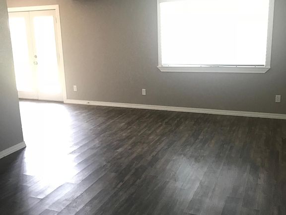 3rd image of 1203 Prairie Heights Ave APT 1