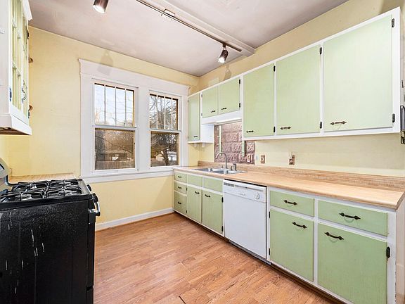 5th image of 100 E Rockway St