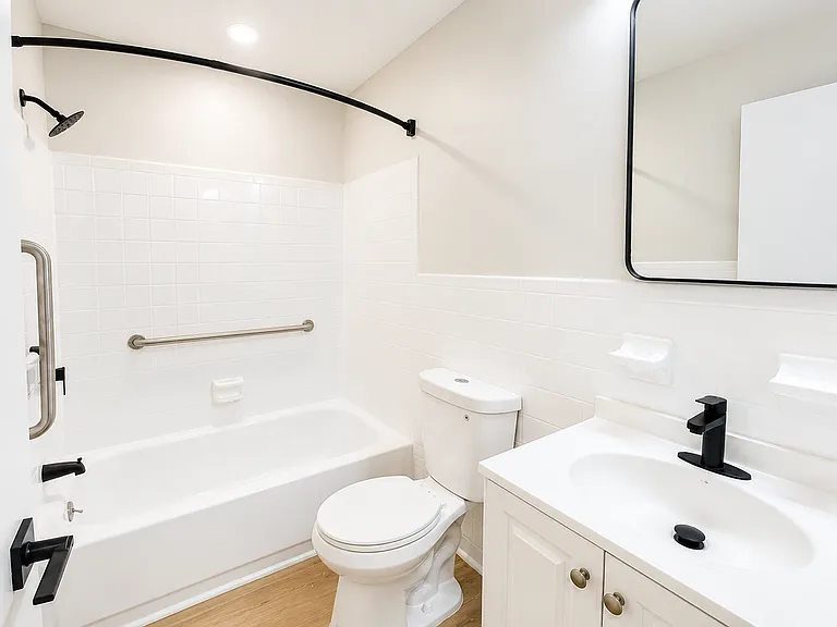Town House Apts — Photo 9