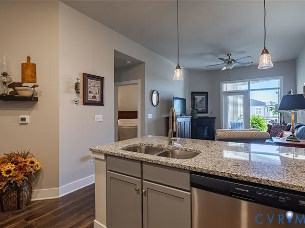 10521 Stony Bluff Dr Unit 402, Ashland, VA 23005