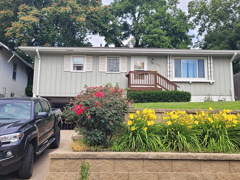 964 S 50th Ave — Photo 1