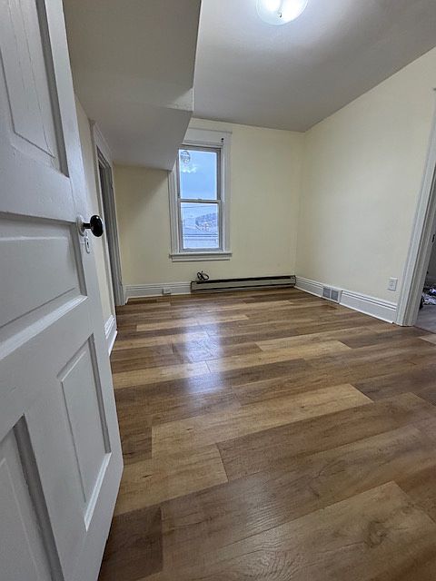 1st image of 322 2nd St APT 2