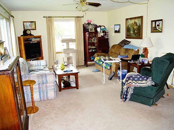 4th image of 130 Charlton St