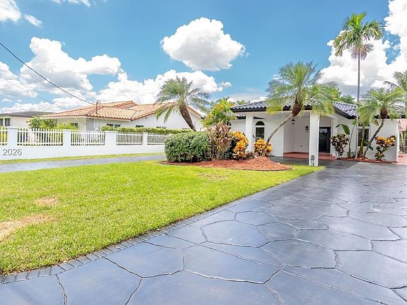 4th image of 2810 SW 114th Ave
