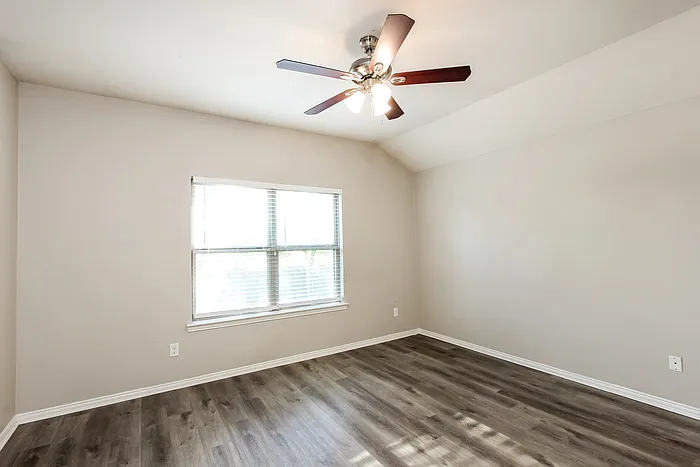 932 Haley Dr — Photo 9