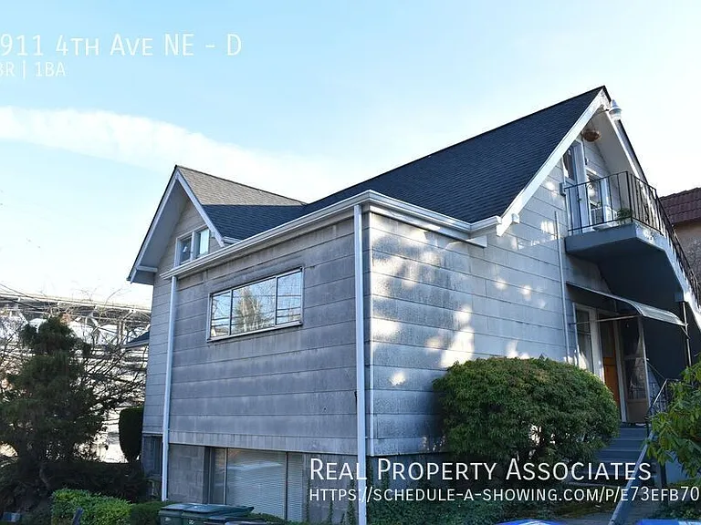 3911 4th Ave NE #D — Photo 1