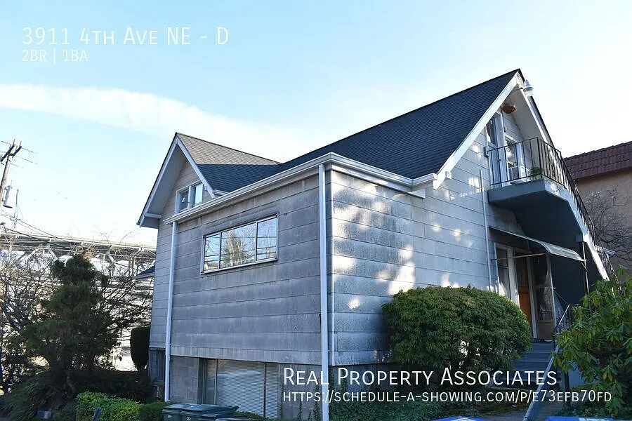 3911 4th Ave NE #D