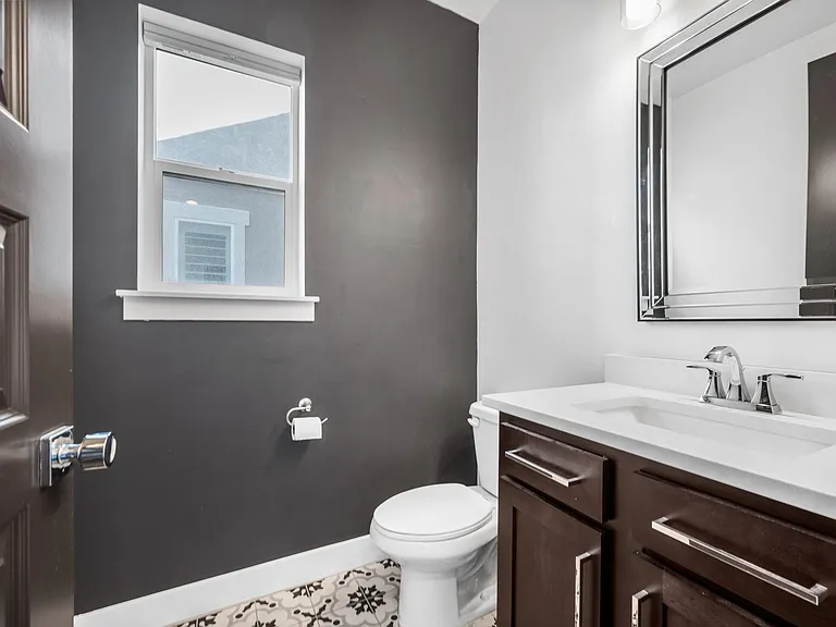 974 W Rutledge Rd — Photo 5