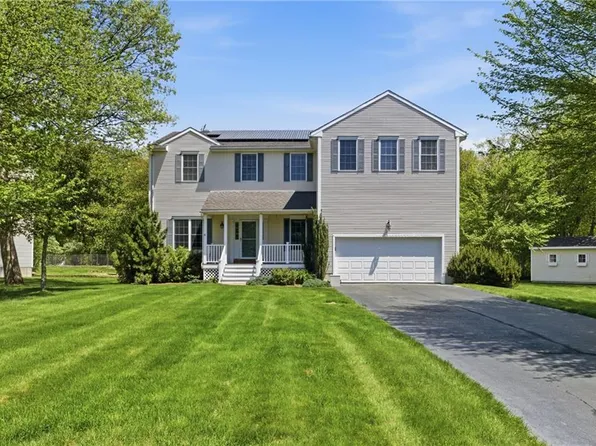 313 Westmoreland Ln N, Saunderstown, RI 02874