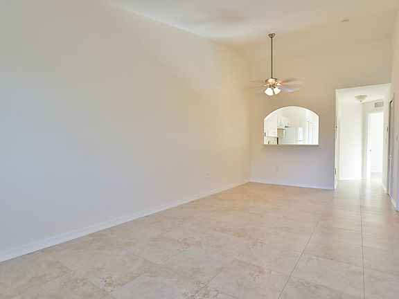 2nd image of 905 NE 34th Ave Unit 202