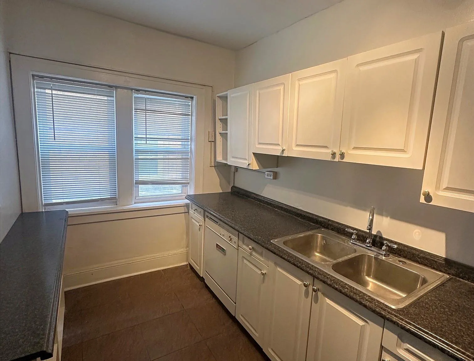 1 bed, 700 sqft, $925 — Photo 3
