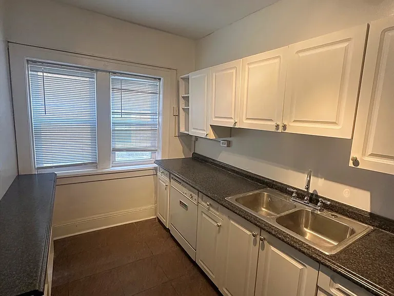 2660 Mayfield Rd #1 — Photo 3
