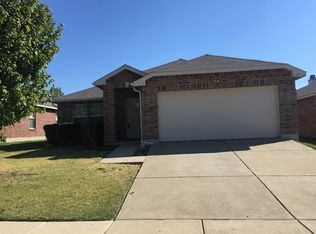 1704 Diamond Lake Trl, Justin, TX 76247