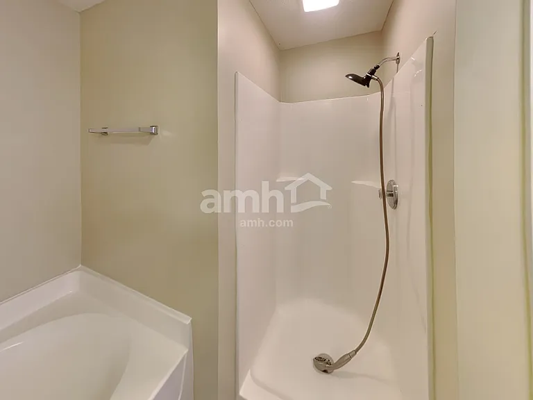 119 Crestwood Ln — Photo 14
