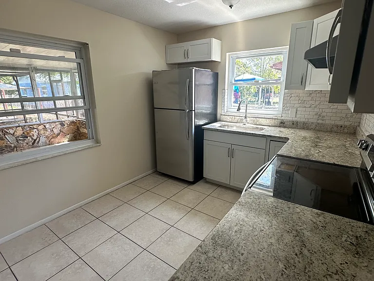 9828 Woodstock Ln — Photo 5