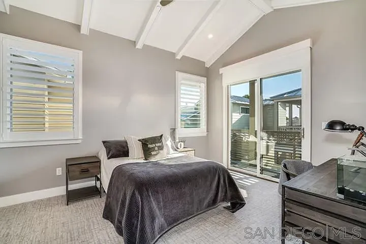 710 E Ave — Photo 43