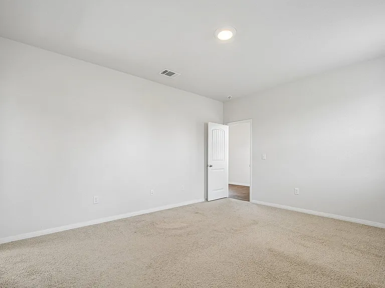 405 Mais Dr — Photo 8