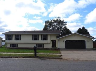 1807 Sierra Dr S, Eau Claire, WI 54701